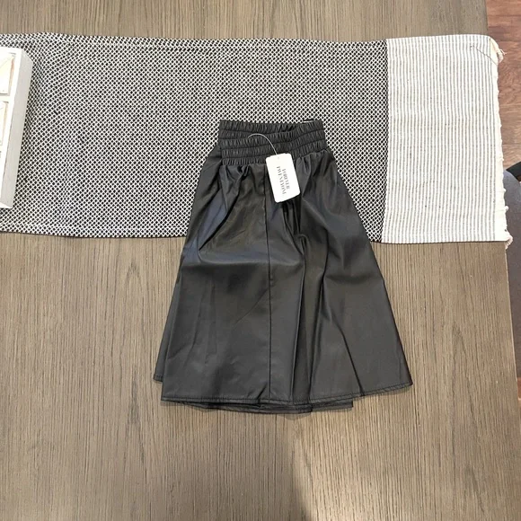 🔥$5 SALE🔥 🎉 Host Pick x2 🎉 NWT Leather Skirt - Picture 2 of 5